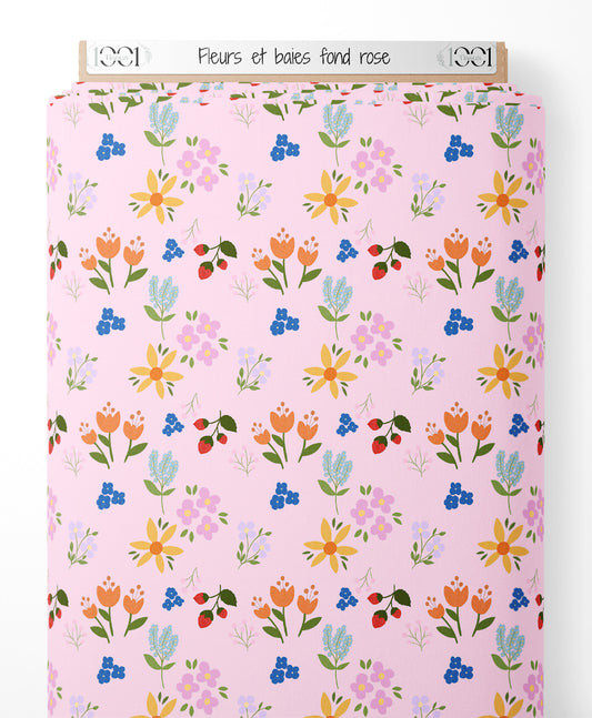Tissu - Fleurs et baies sur fond rose