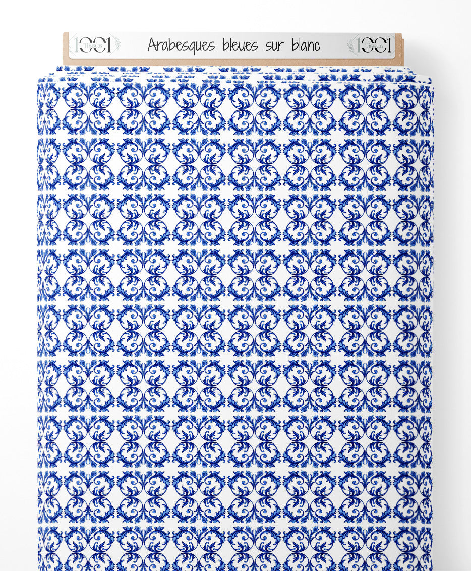 Tissu - Arabesques bleues sur blanc