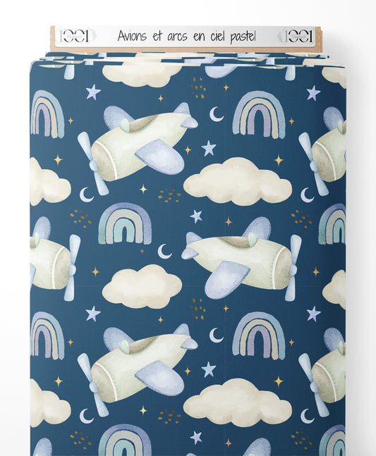 Tissu - Avions et arcs-en-ciel pastel