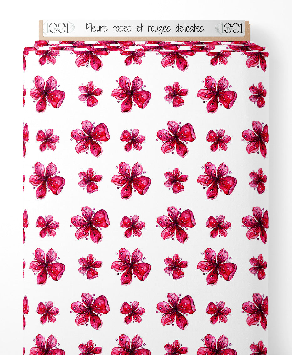 Tissu - Fleurs roses et rouges délicates