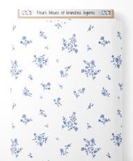 Tissu - Fleurs bleues et branches légères