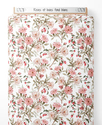 Tissu - Roses et baies sur fond blanc