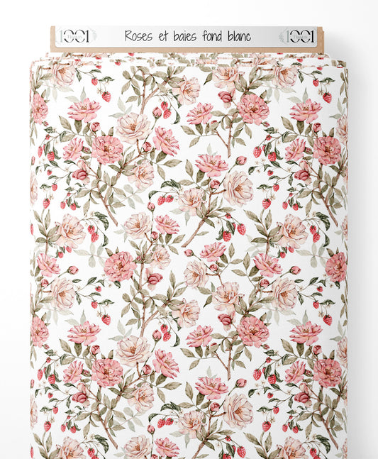 Tissu - Roses et baies sur fond blanc