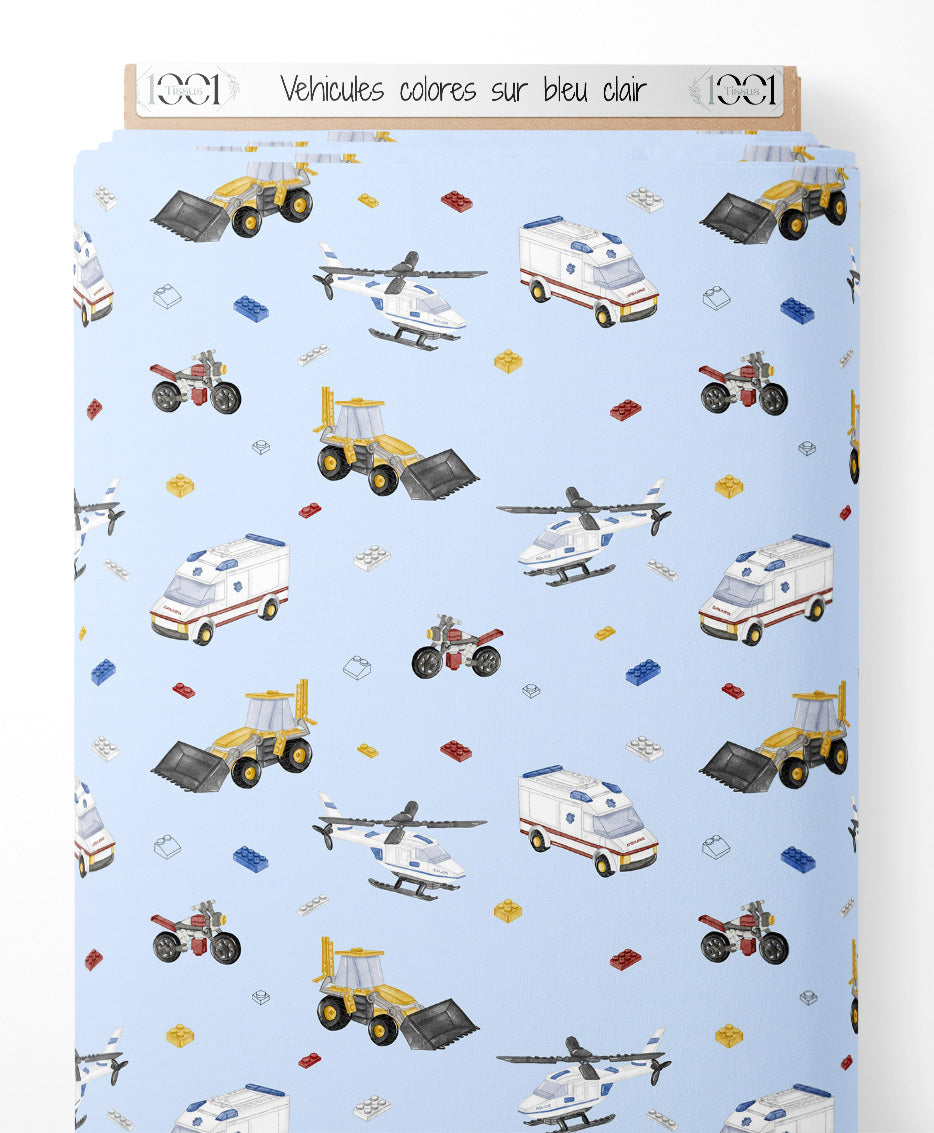 Tissu - Véhicules colorés sur bleu clair