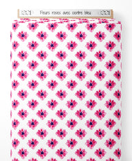 Tissu - Fleurs roses avec centre bleu