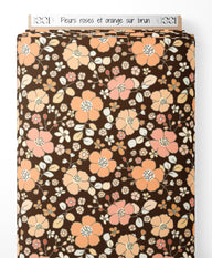 Tissu - Fleurs roses et orange sur brun