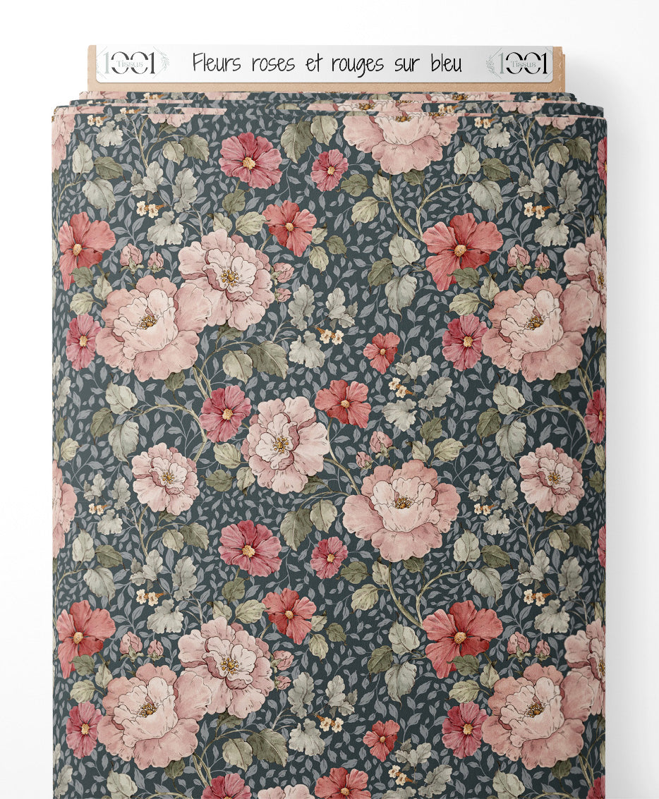 Tissu - Fleurs roses et rouges sur bleu