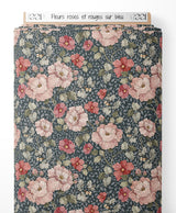 Tissu - Fleurs roses et rouges sur bleu