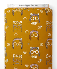 Tissu - Animaux hippies sur fond ocre