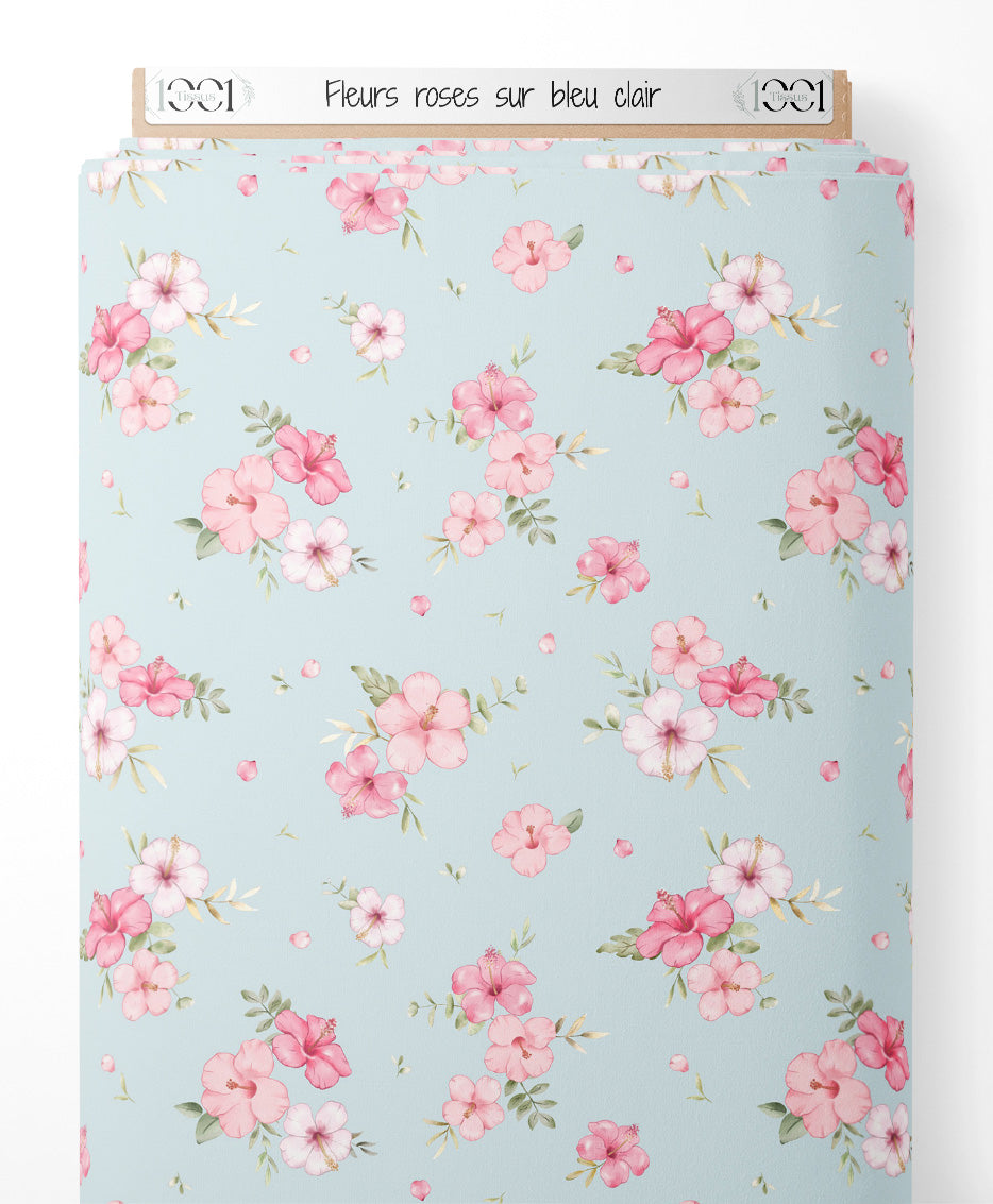 Tissu - Fleurs roses sur bleu clair