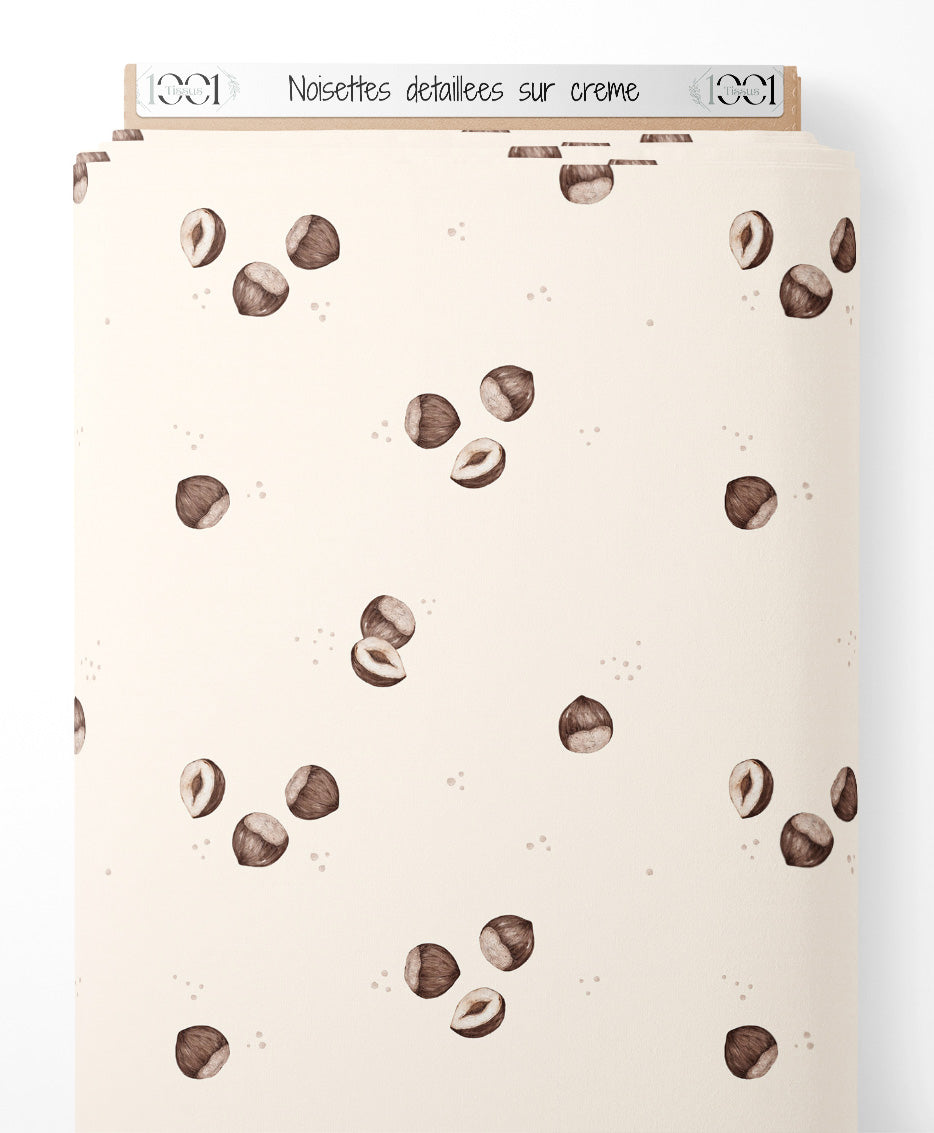 Tissu - Noisettes détaillées sur crème