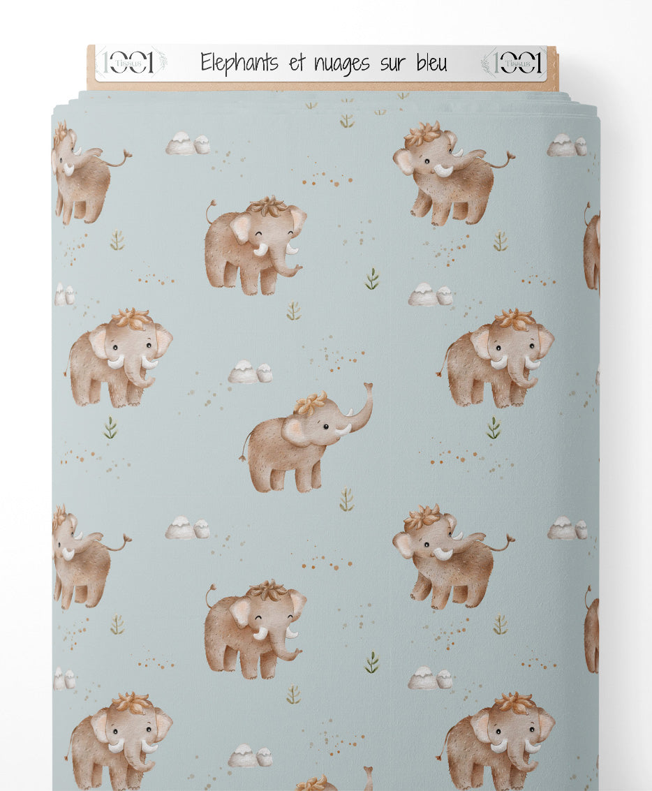 Tissu - Éléphants et nuages sur bleu