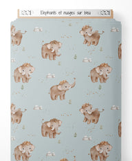 Tissu - Éléphants et nuages sur bleu