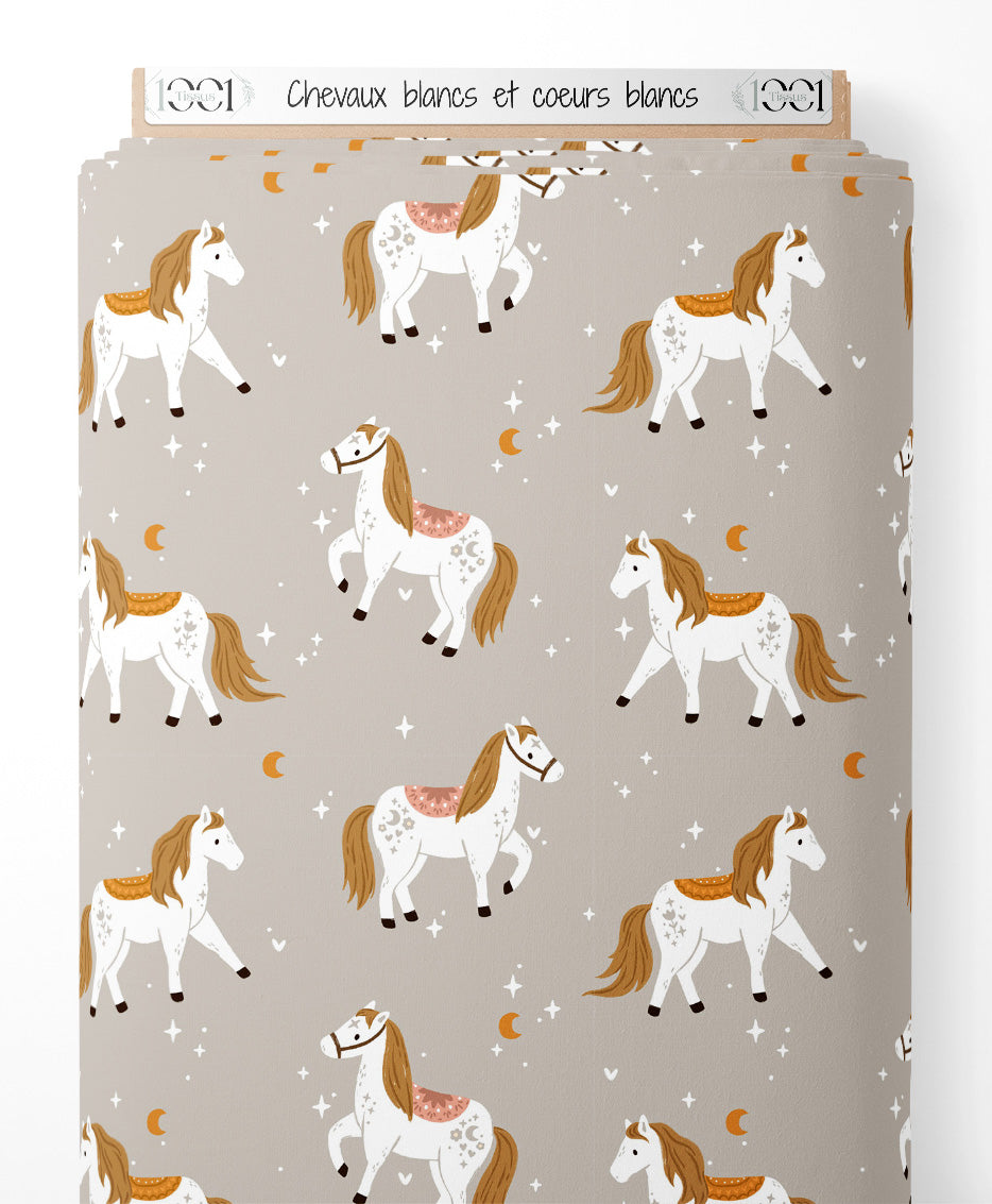 Tissu - Chevaux blancs et cœurs blancs