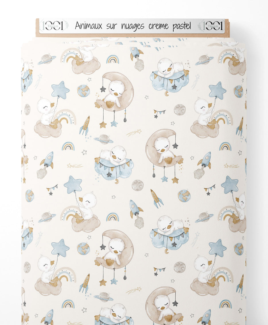 Tissu - Animaux sur nuages crème pastel