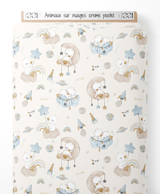 Tissu - Animaux sur nuages crème pastel