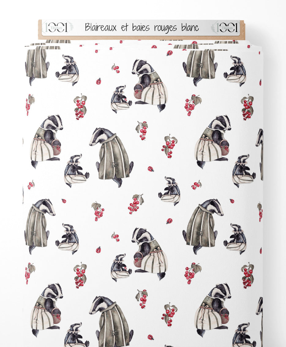 Tissu - Blaireaux et baies rouges blanc