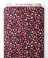 Tissu - Fleurs pastel sur fond bordeaux