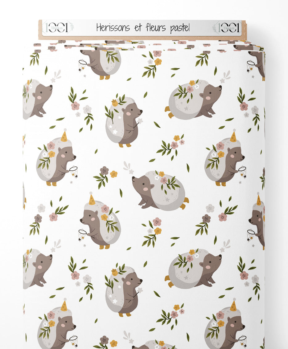 Tissu - Hérissons et fleurs pastel