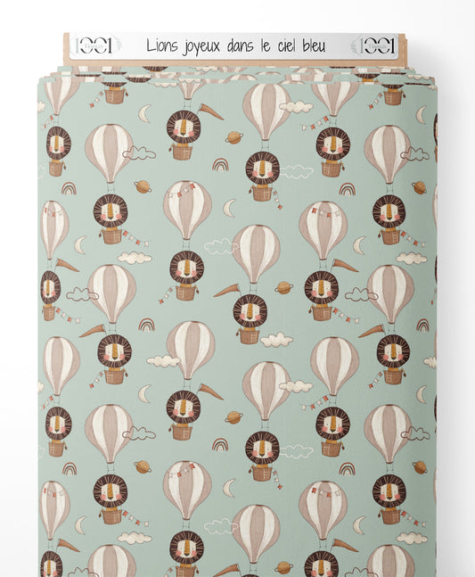 Tissu - Lions joyeux dans le ciel bleu