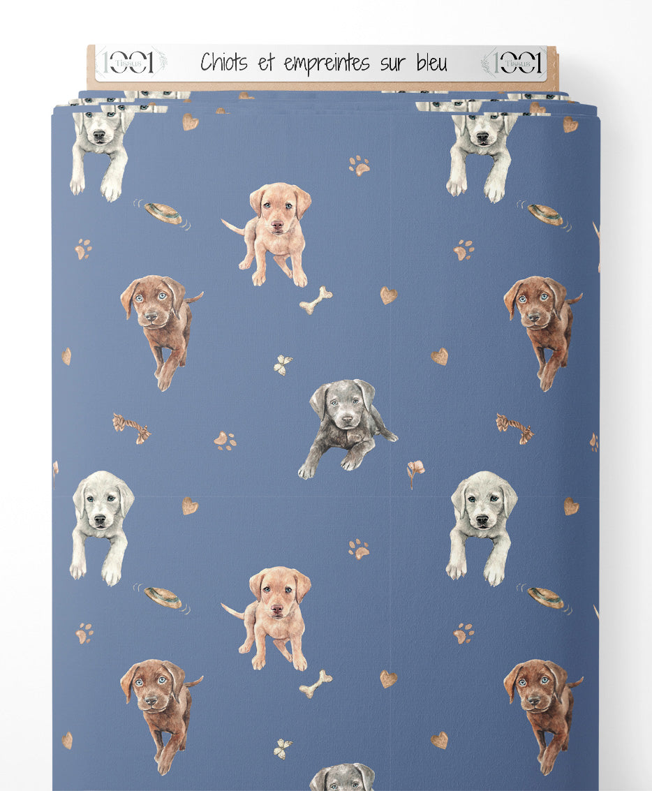 Tissu - Chiots et empreintes sur bleu