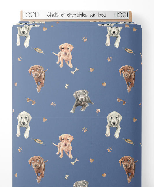 Tissu - Chiots et empreintes sur bleu