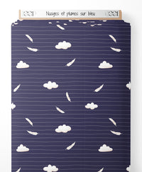 Tissu - Nuages et plumes sur bleu