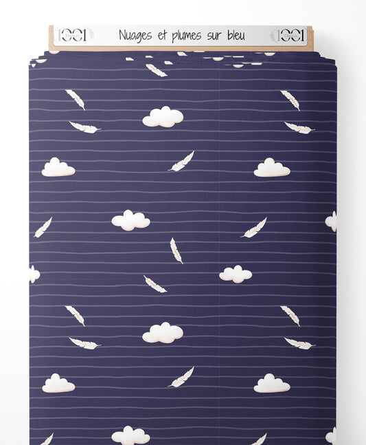 Tissu - Nuages et plumes sur bleu