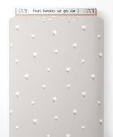Tissu - Fleurs blanches sur gris clair 2