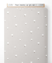 Tissu - Fleurs blanches sur gris clair 2