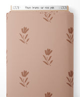 Tissu - Fleurs brunes sur rose pâle