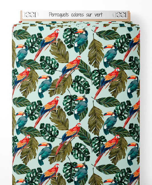 Tissu - Perroquets colorés sur vert