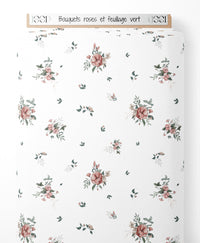 Tissu - Bouquets roses et feuillage vert