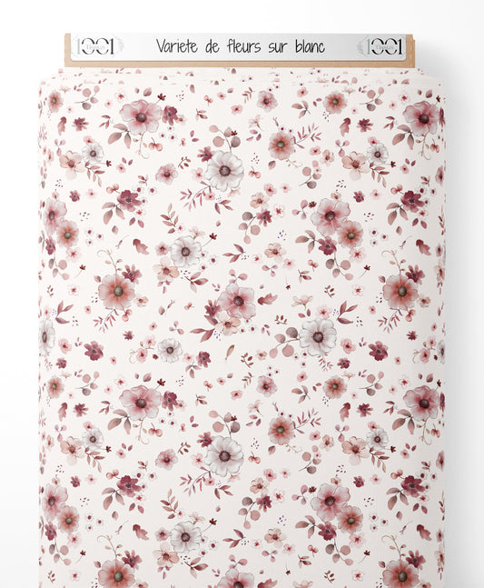 Tissu - Variété de fleurs sur blanc