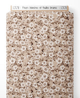 Tissu - Fleurs blanches et feuilles brunes