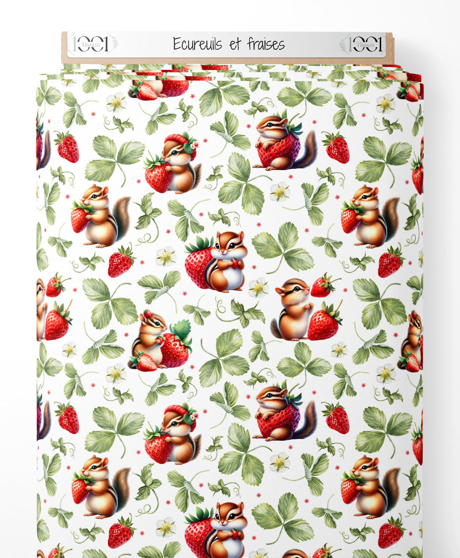 Tissu - Écureuils et fraises