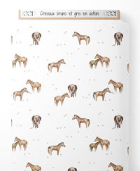 Tissu - Chevaux bruns et gris en action