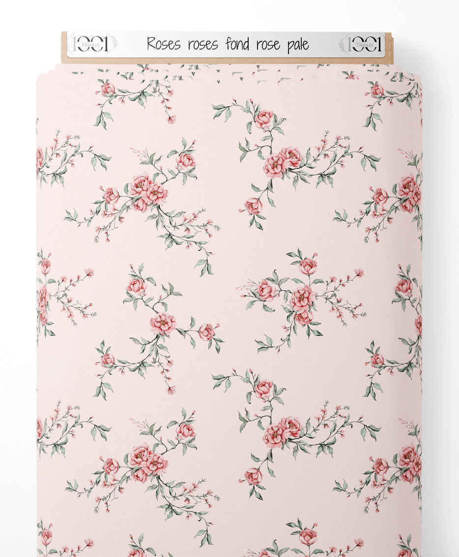 Tissu - Roses roses sur fond rose pâle