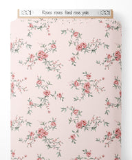 Tissu - Roses roses sur fond rose pâle