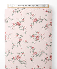 Tissu - Roses roses sur fond rose pâle