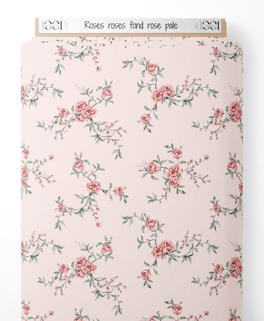 Tissu - Roses roses sur fond rose pâle