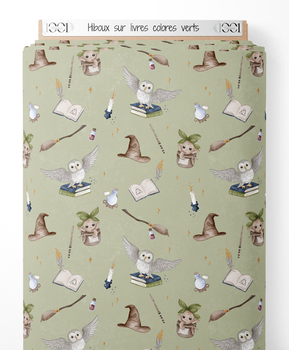 Tissu - Hiboux sur livres colorés verts