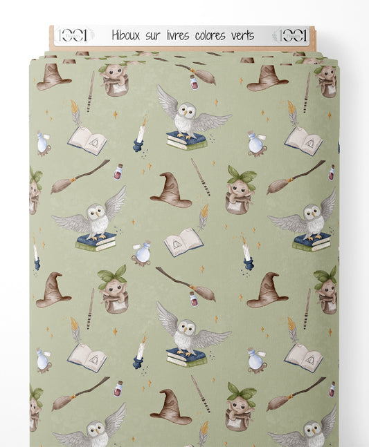 Tissu - Hiboux sur livres colorés verts