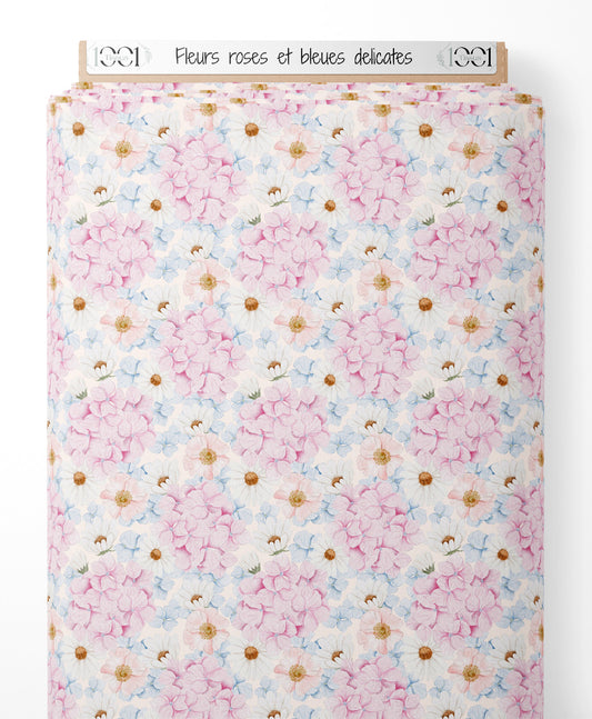 Tissu - Fleurs roses et bleues délicates