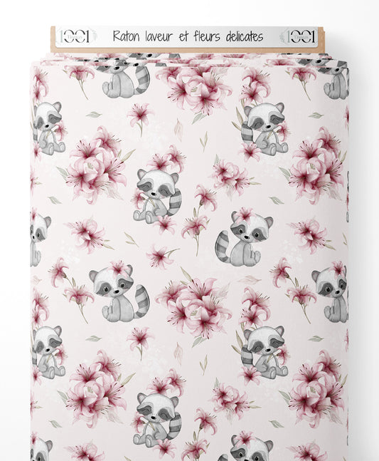 Tissu - Raton laveur et fleurs délicates