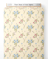 Tissu - Fleurs bleues et roses légères
