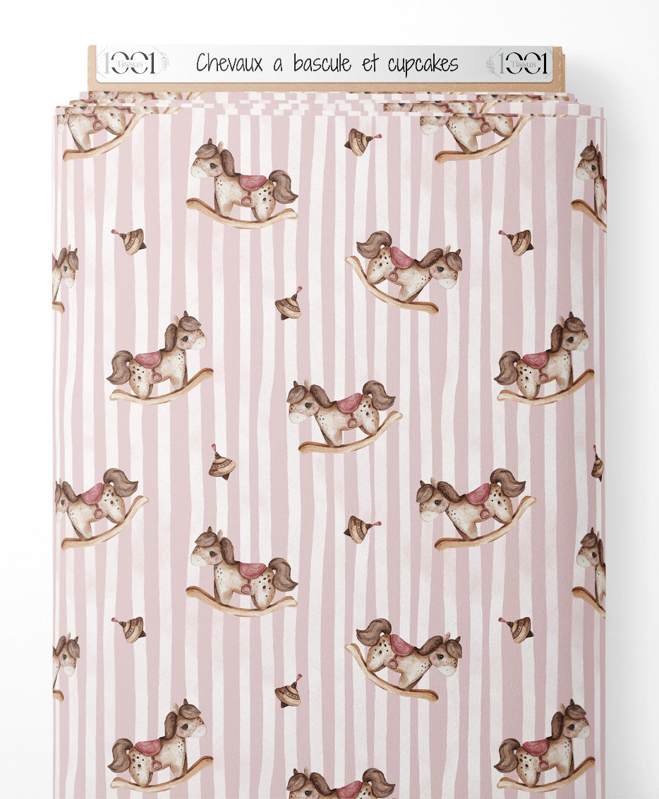 Tissu - Chevaux à bascule et cupcakes