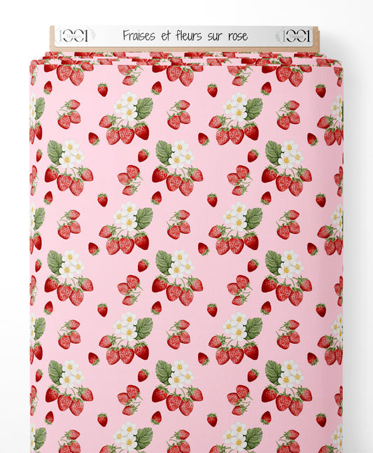 Tissu - Fraises et fleurs sur rose