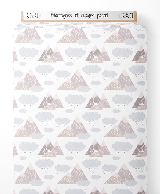 Tissu - Montagnes et nuages pastel