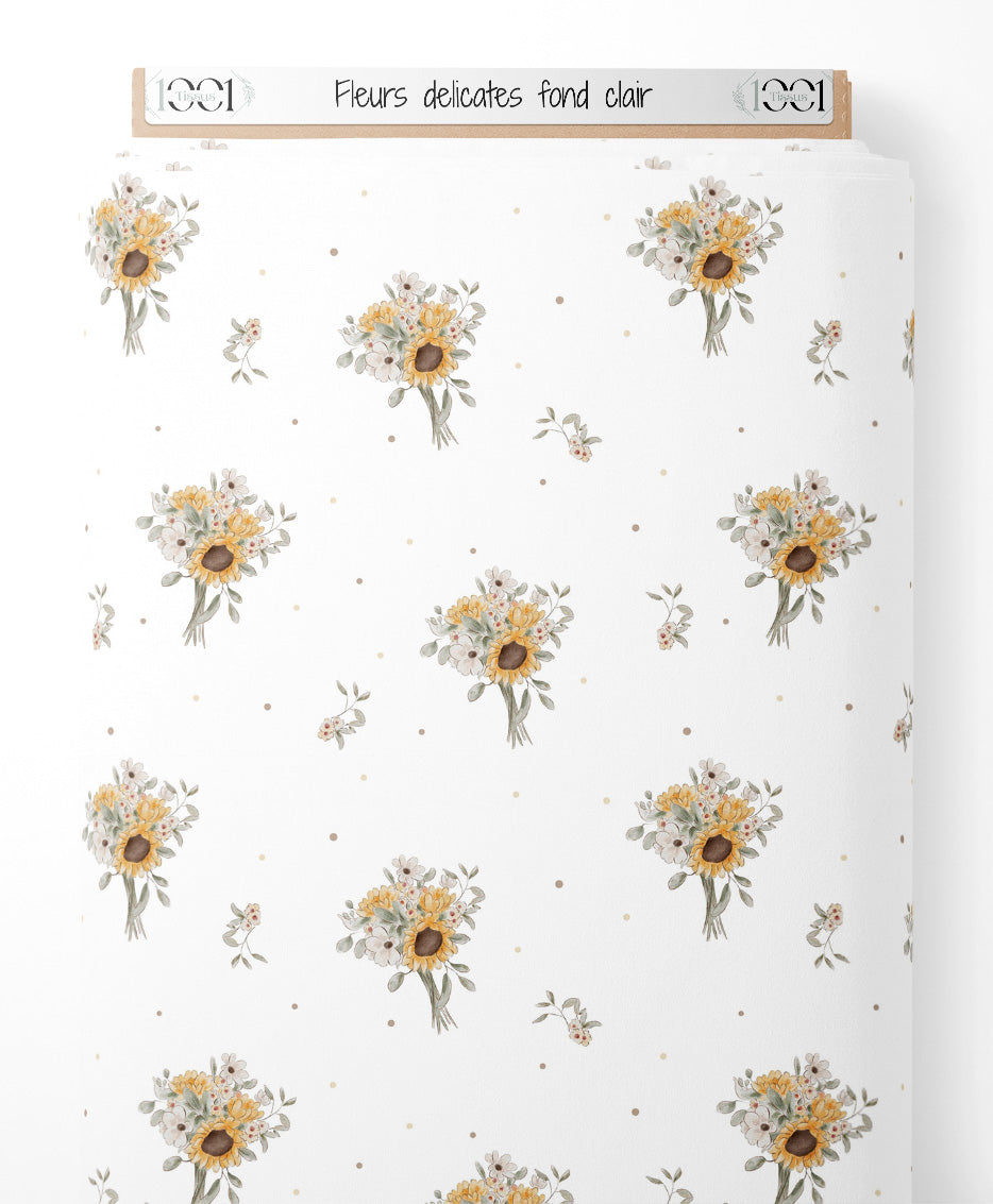 Tissu - Fleurs délicates sur fond clair